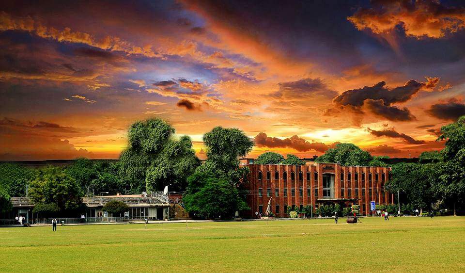 AsadAltafJura's tweet photo. I miss those days which i spent at @FCCollege . That was a golden time period of my life. I shall never forget those moments. #MyFCC❤ https://t.co/RfKC08WJuQ