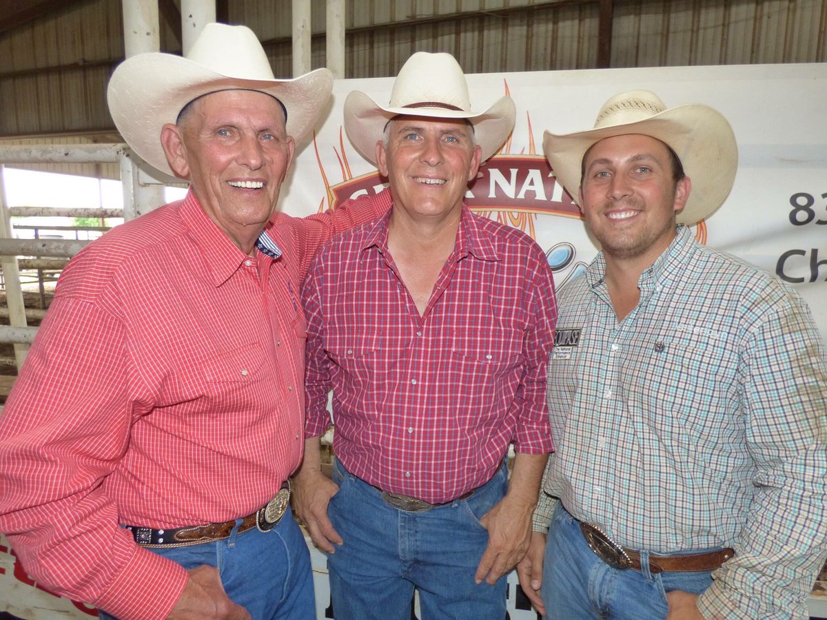 It's Duvall Jackpot time in the Steer Wrestling Capital of the World! Here, Bill, Sam &amp; @duvall_riley when Riley won it a couple years ago.💰