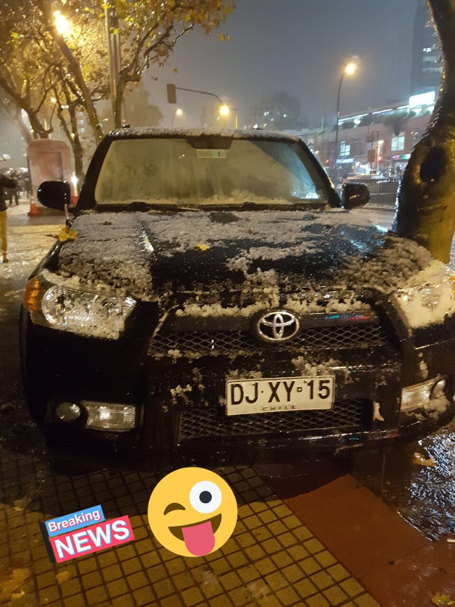 Ibaranonamida's tweet photo. Fuerte agua nieve en Las Condes- Providencia ❄️🌨 https://t.co/es4k0LFlIH