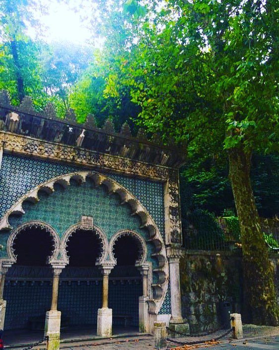 Turistando_Lu's tweet photo. Caminhando pelas ruas de Sintra 🇵🇹 #turistandocomalu ⠀

#portugal #sintra #cascais #lisboa #europa #eurotri… https://t.co/eqVnVmed8K https://t.co/0rN5MfI9g3