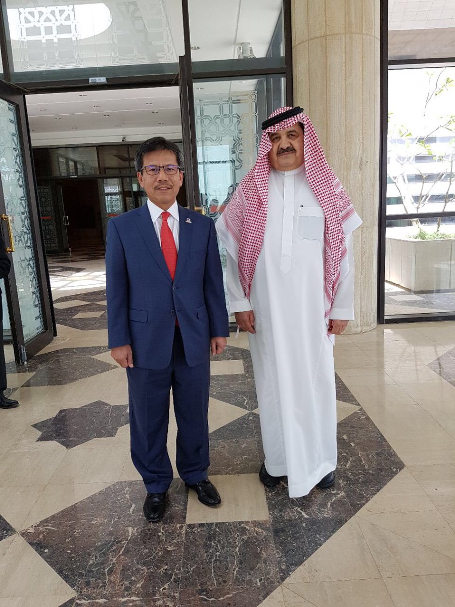 alwi_ibrahim59's tweet photo. Kunjungan hormat ke atas H.E. Mr. Abdul Rahman Al-Rabi'an, Deputy Minister of Interior, Saudi Arabia. https://t.co/E2NXgzVSuF