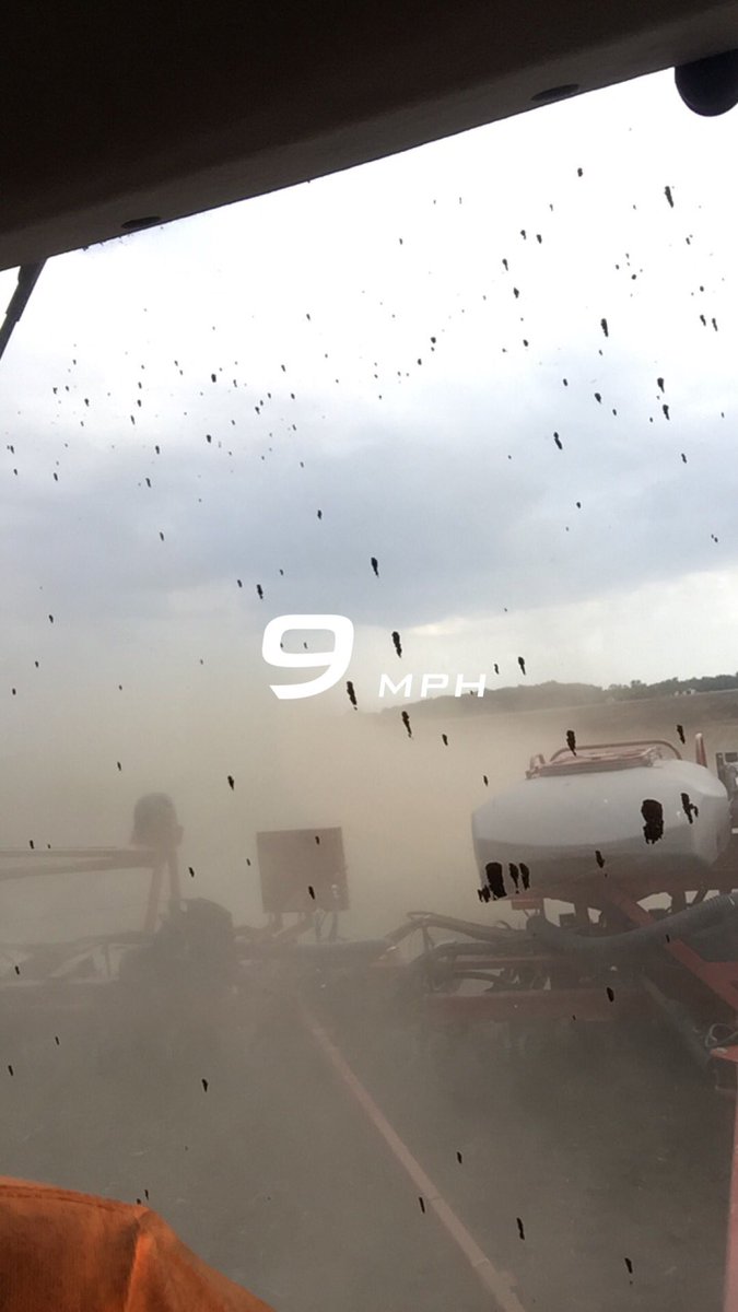 jake_wolf95's tweet photo. Speed Planter? Never heard of her. Rain moving in and 20 acres left. #justgonnasendit https://t.co/0BNlc2xJNq