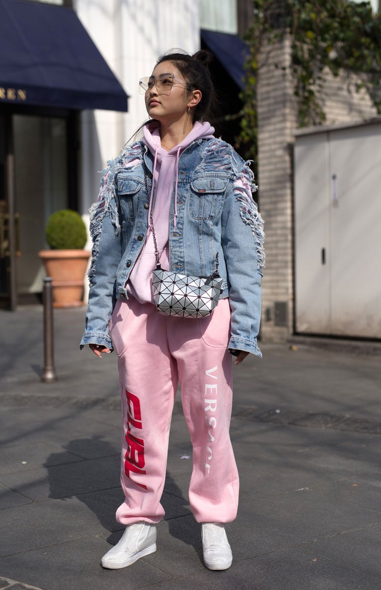 ELLEMexico's tweet photo. Looks que desmuestran que el street style en Japón está a otro nivel: https://t.co/6dqBpfXOBH https://t.co/FKhMAmZkCy