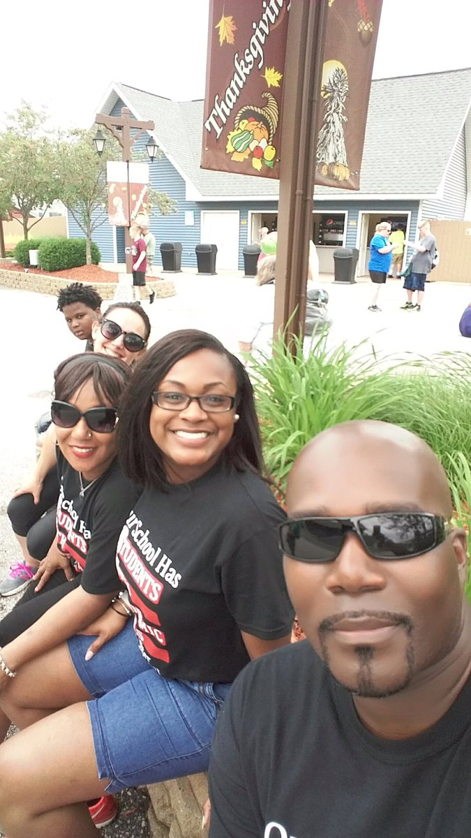 JereBaxterMP's tweet photo. Teachers know how to have fun as well while we are at @HolidayWorld!! #mnps #fieldtrip #swag #teacher https://t.co/dJaqCUL3br