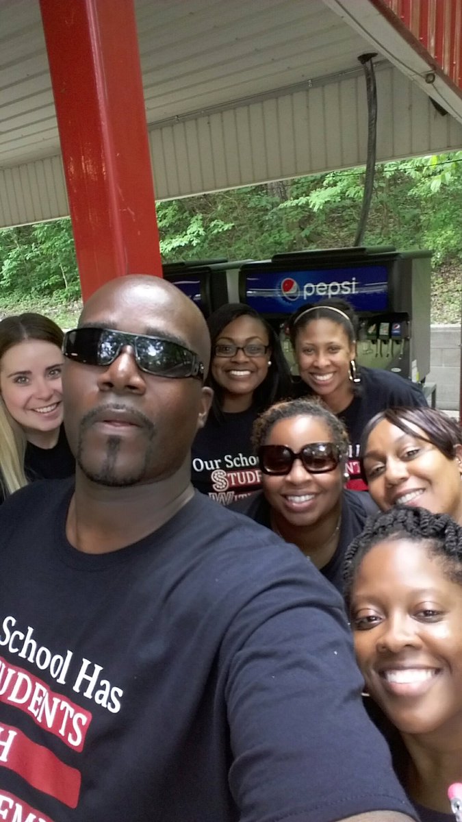 JereBaxterMP's tweet photo. Teachers know how to have fun as well while we are at @HolidayWorld!! #mnps #fieldtrip #swag #teacher https://t.co/dJaqCUL3br