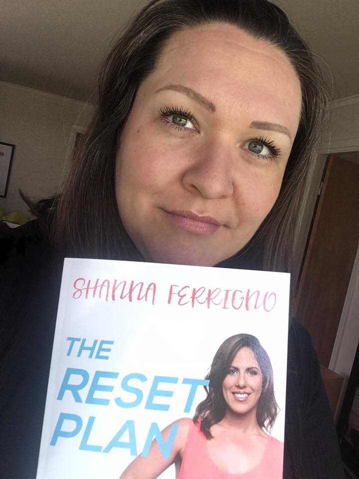 reset_plan's tweet photo. Motivating people and seeing my book all over the world is the best feeling in the world! #theresetplan @LouFerrigno @FerrignoFIT #Grateful https://t.co/pcEeojmqAf