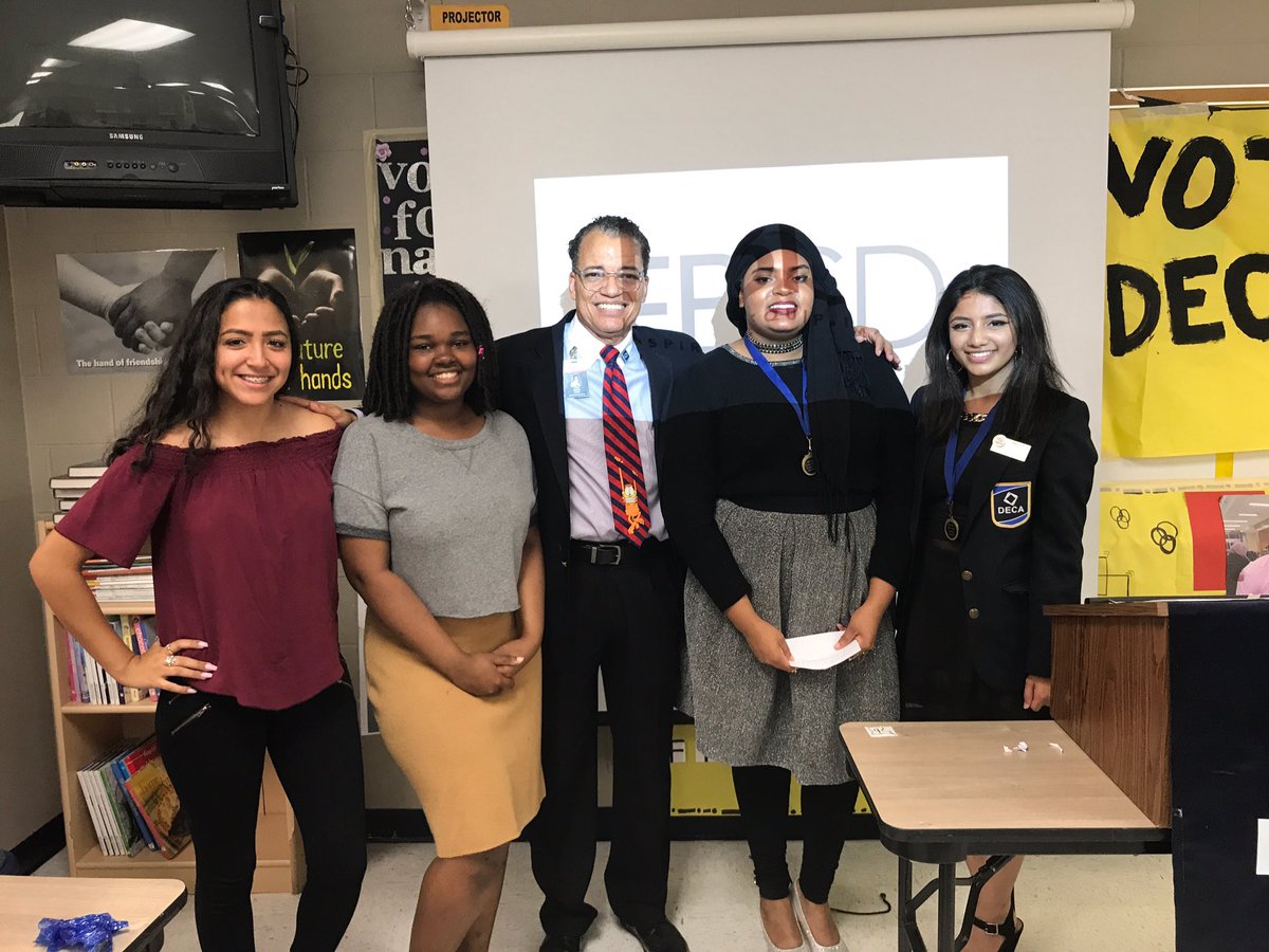 hot girl scholar 🎓✨™ tweet media