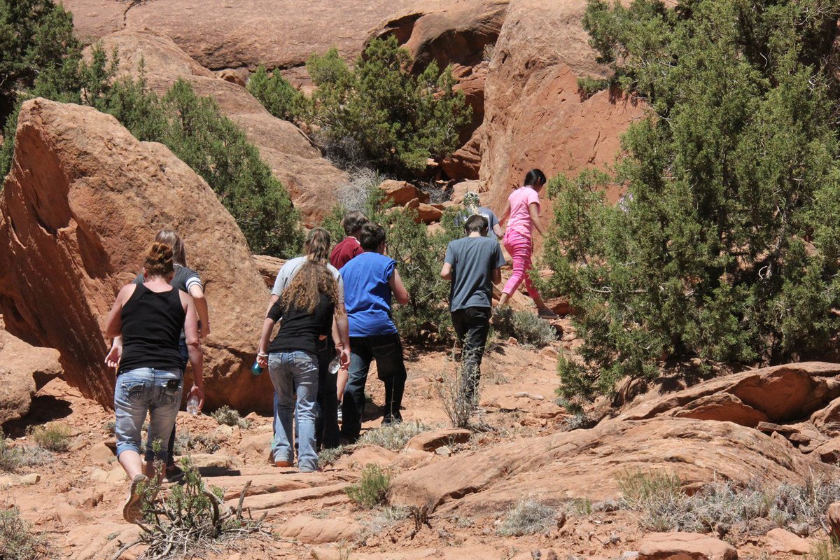 BLM_CO's tweet photo. 7th graders learn about #westernslope cultural heritage in Dominguez-Escalante NCA #westslopebestslope @COCanyonsAssoc https://t.co/WN2Xhm00AP