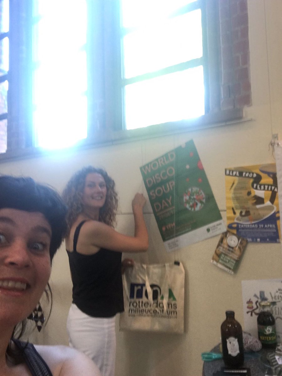 wormenhotel's tweet photo. Nu ook promotie voor de circulaire #wormencompostthee van #koffiedrab #RotterdamWaterShit tijdens de #Refreshfw2017 conferentie in #Berlijn! https://t.co/cQwFRv9NmA
