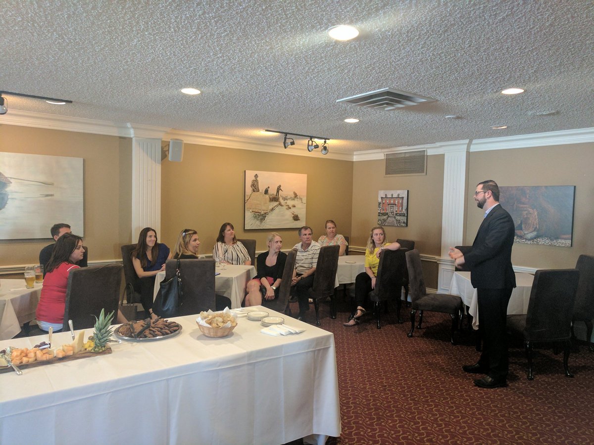 Lead_Niagara's tweet photo. Big thanks to Coady and his team at @StCathClub for hosting our year end social for #LNClass2017 https://t.co/8YmfSkp3Y8