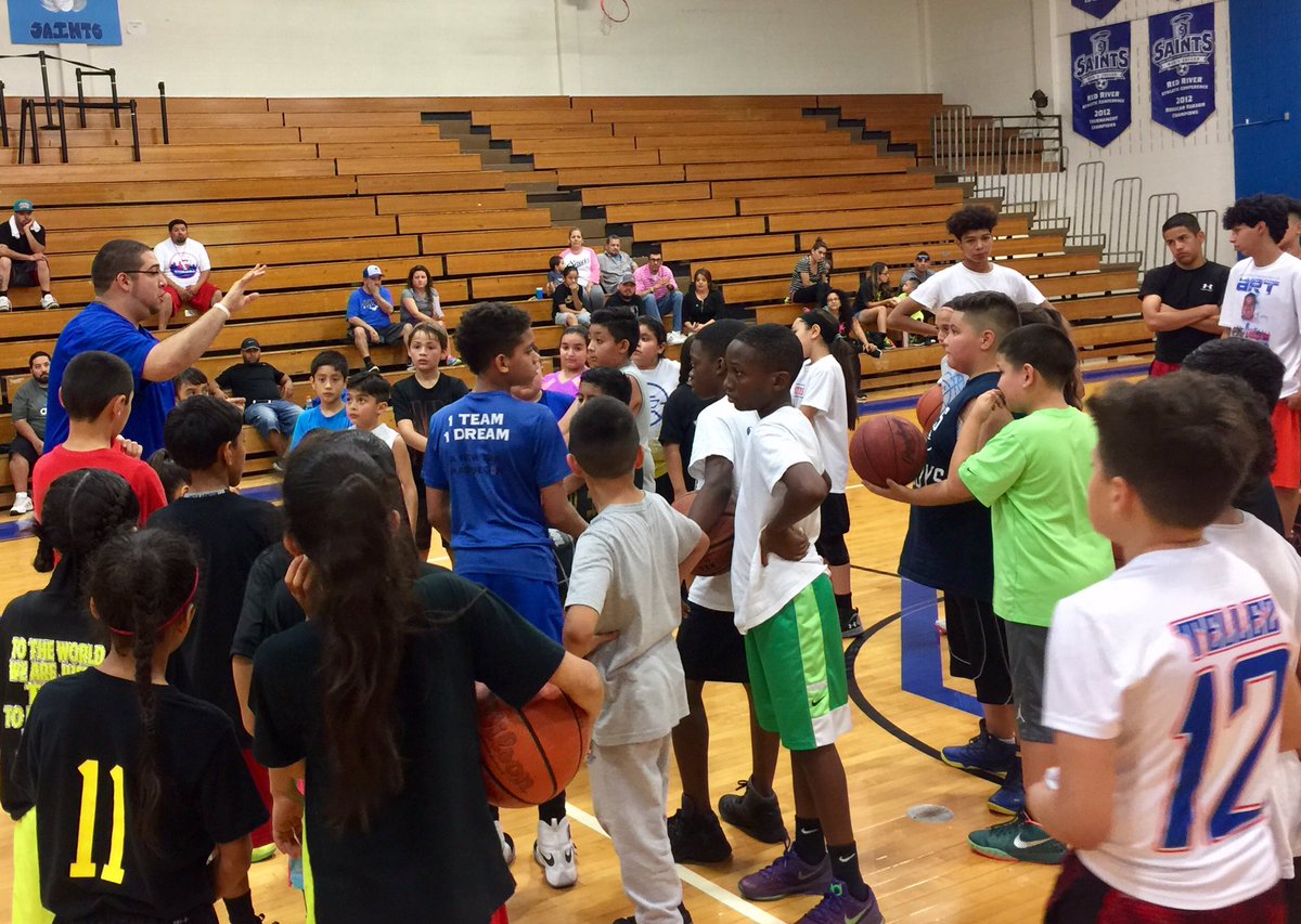 TeamUpSA's tweet photo. #TeamUpSA Free Basketball Clinic: 1st Coach Up Omar Gonzalez Asst Coach Texas AM-Kingsville https://t.co/17qQyisF7W