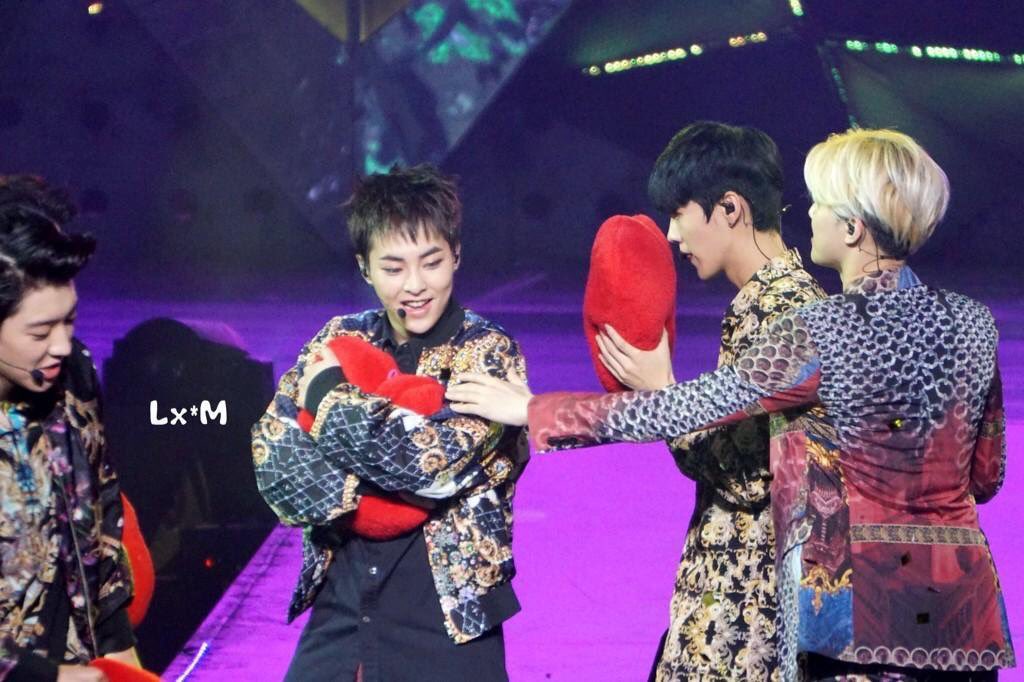 luhanpics's tweet photo. Minseok went OFF https://t.co/gKqZvSEWNU