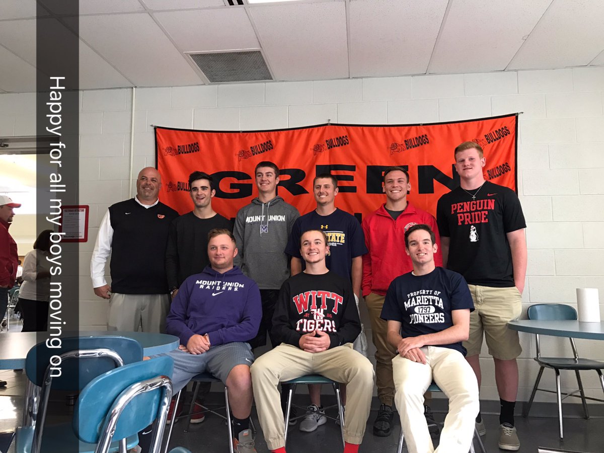 TheeNickRedd's tweet photo. So damn lucky for u guys. I love every single one of you and thank you for making the last 13 years unforgettable. Forever my brothers 😔 https://t.co/9Hec4OfN8B