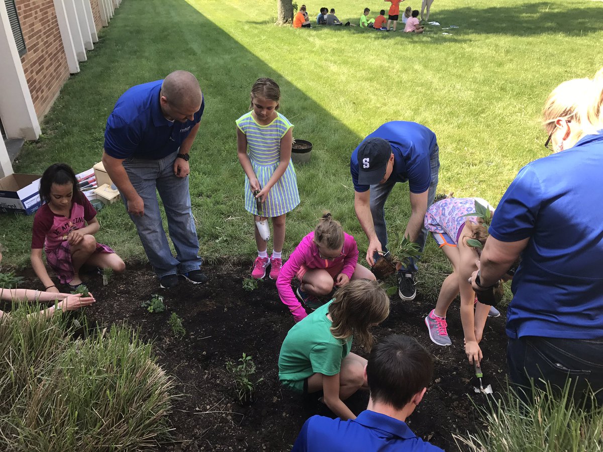 Thank you Faulkner Subaru for the the bird garden and planting with the students!🌱<a href="/AsaPackerBASD/">AsaPacker</a>