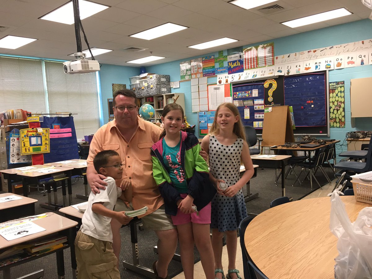 #Booksigningparty Shout out GQES gr 2 students &amp; teachers! @jvanheukelum <a href="/hcamp71/">Heather Campbell</a> <a href="/LmntereRead/">Teresa M. Cave</a> @mtedrow <a href="/DufreneHolly/">Holly Dufrene</a> <a href="/livehod/">HODLive</a> <a href="/angielcain/">Angie Cain</a>