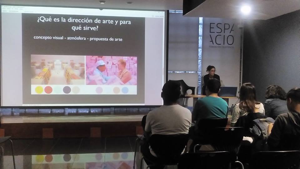 LaMaletaDFelix's tweet photo. En pleno taller de #direcciondearte para #Lima @48HourFilmProj con #Illaryap (@wiklapelicula) #artdirection #talleresLima48HFP #amamoselcine https://t.co/KfIemctH8I