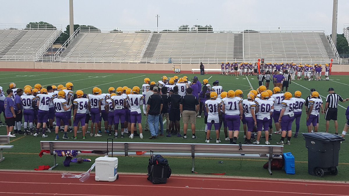 srlight0121's tweet photo. Just a few eagles out for Spring Ball...
#staypurple #birdgang #rhsfootball https://t.co/DyrGmQQtYE