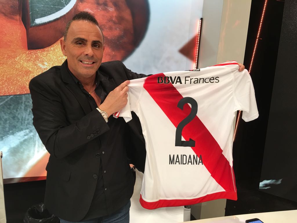 Ganate la camiseta de Jonatan Maidana. Seguinos, dale RT y ya participás.