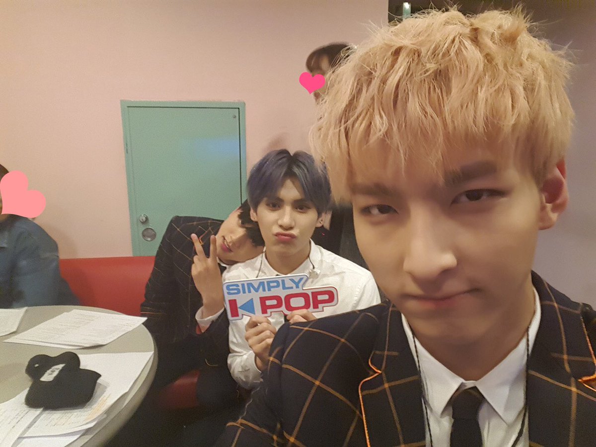 _Simplykpop's tweet photo. 긔요미 #SF9 과 함께하는 씐나는 금요일💕 잠시후 9시 5분 👉 https://t.co/w6fDrFfMdf 여기로 오면 #심플리케이팝 #SimplyKpop 이 준비한 #에스에프나인 #쉽다 #EasyLove 무대와 미니팬미팅까지 다 만날 수 있어요😃😃 https://t.co/WFAgdnVqsI