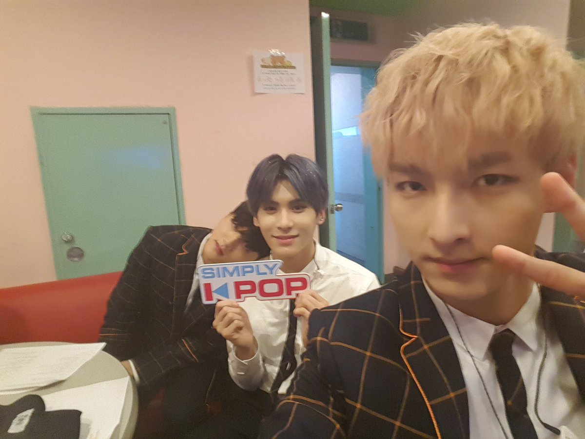 _Simplykpop's tweet photo. 긔요미 #SF9 과 함께하는 씐나는 금요일💕 잠시후 9시 5분 👉 https://t.co/w6fDrFfMdf 여기로 오면 #심플리케이팝 #SimplyKpop 이 준비한 #에스에프나인 #쉽다 #EasyLove 무대와 미니팬미팅까지 다 만날 수 있어요😃😃 https://t.co/WFAgdnVqsI