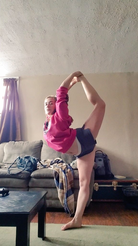 JanelleKnudsen7's tweet photo. A base can dream can't she?
#BaseProblems #WyoCheer https://t.co/YYFyvvajFW