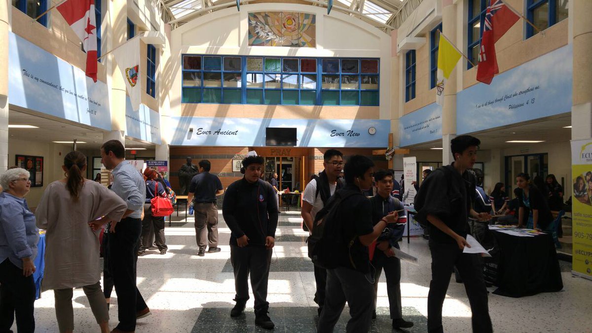 GetTogetherTO's tweet image. Volunteer experience matters! @StAugSS students exploring volunteer opportunities #learningbeyondtheclassroom #letsgetto #initiative