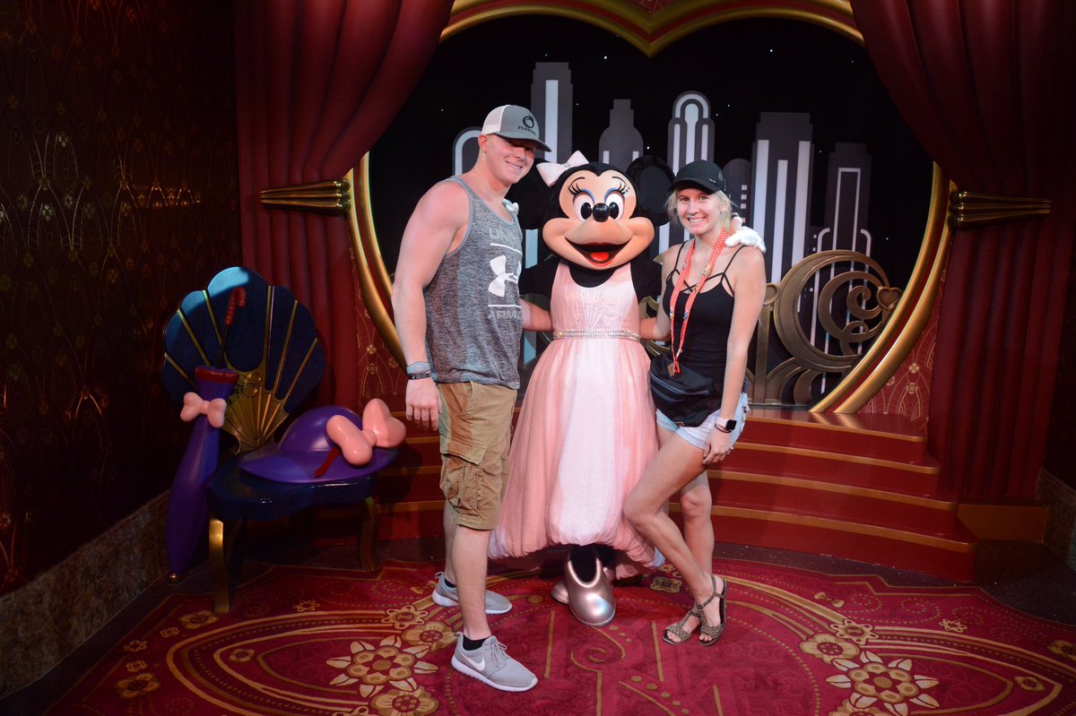 chelskohll's tweet image. BEST BF AWARD 😭😍🏰❤️ #makingmydreamscometrue