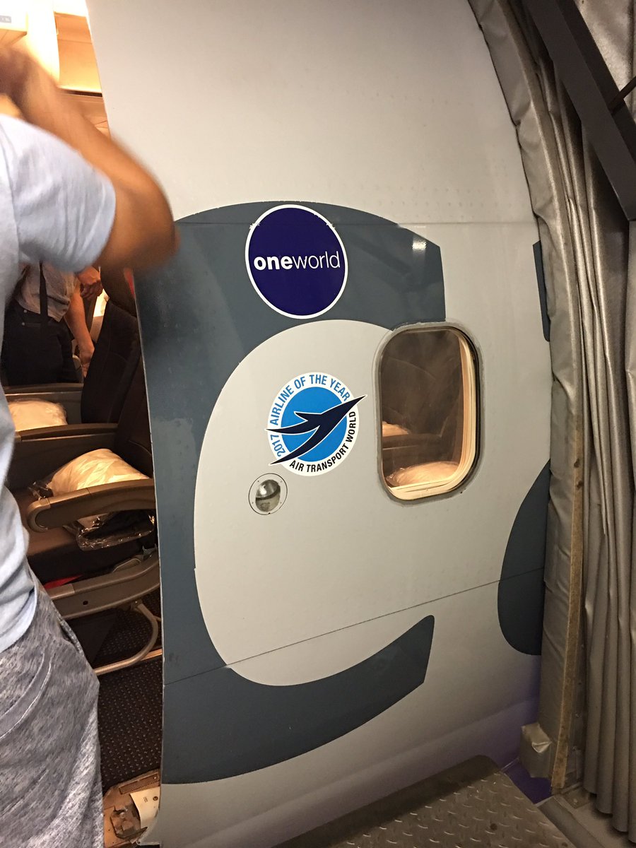 danielmklopp's tweet photo. So, once again my horrific experience of delayed flights w/ @AmericanAir continues. Oh why does it have 2 be so difficult. Tell the truth. https://t.co/4cFLD53jeP