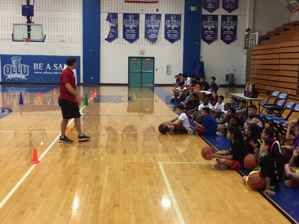 TeamUpSA's tweet photo. #TeamUpSA Free Basketball Clinic:  Next Up Asst Coach's John Clark &amp; Marvin Walker UIW https://t.co/upEzQmVCPO