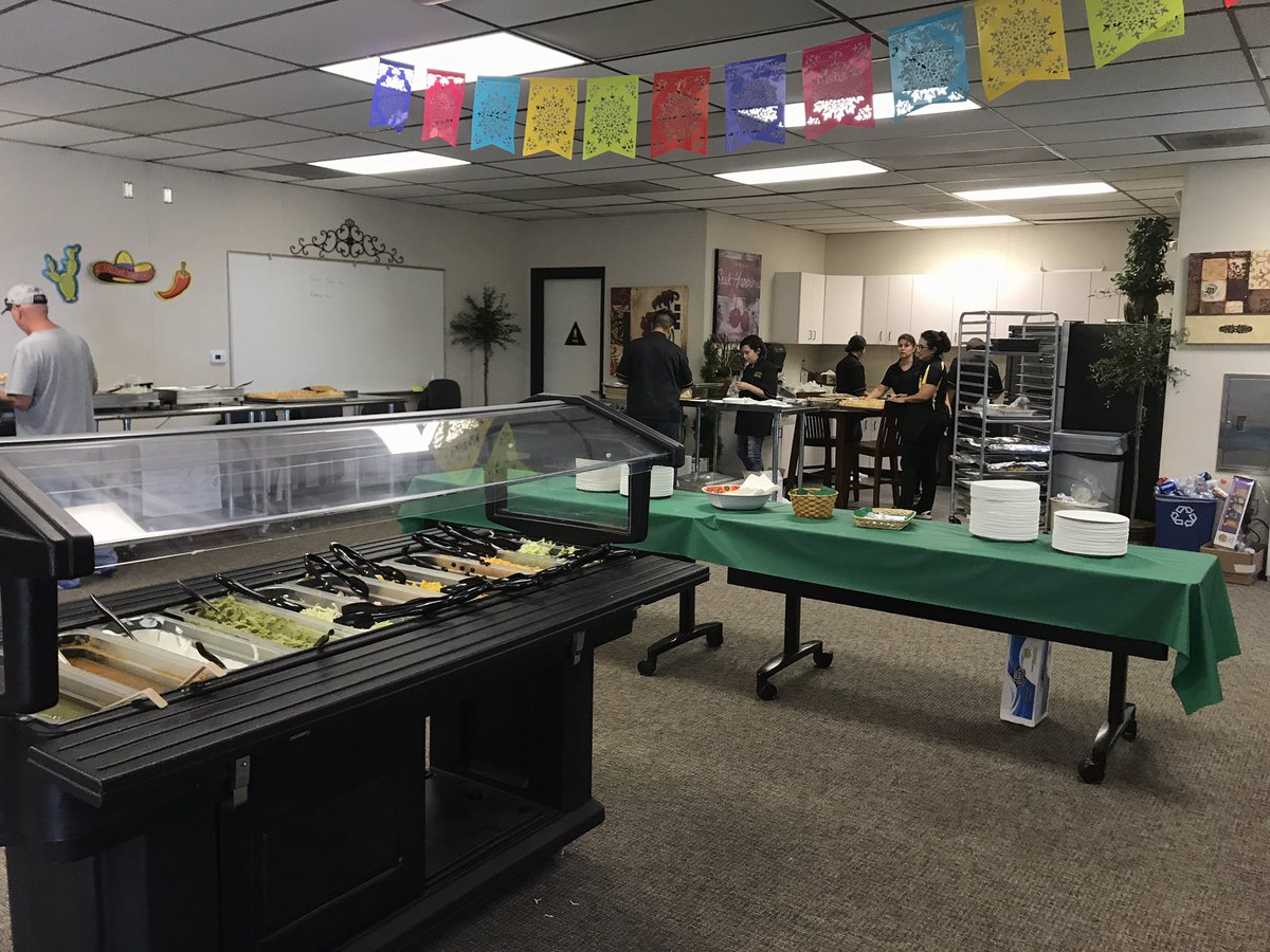 KambergSharon's tweet photo. #bsd ,#oggoodthings so much happening @ OG Open House! Thx to amazing educators that Capture Our Kids Hearts! https://t.co/qRV0ArfMRF