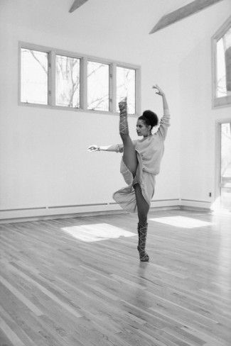EvolutionNoHo's tweet photo. Debbie Allen is our #throwbackDanceBabe this week. Such poise and beauty!! #throwbackthursday #evolutionnoho #evolutiondancestudio https://t.co/6bdiMyD2XT