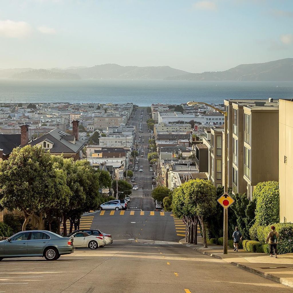 t3higgins's tweet photo. First thought; how fast can we ride down this hill?
.
.
.
#sanfran #sanfransisco #cali #california #hills #bike https://t.co/8Ug2sdb5dW https://t.co/wu812D6RFi