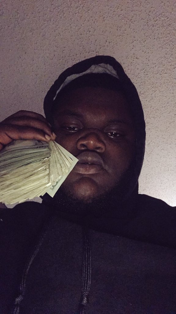 Big_Gsosa's tweet photo. My nigga bouta beat ah trial Yeahhh dey gon heat on em!!🔌🤷🏾‍♂️ https://t.co/IcXhMnDWrD