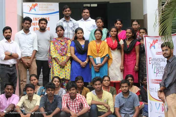 Gokulkanha's tweet photo. #audaciousdreamsfoundation
#EYLP2017
Session taken by dhanajayan sir about leadership https://t.co/Ysj505HCDB