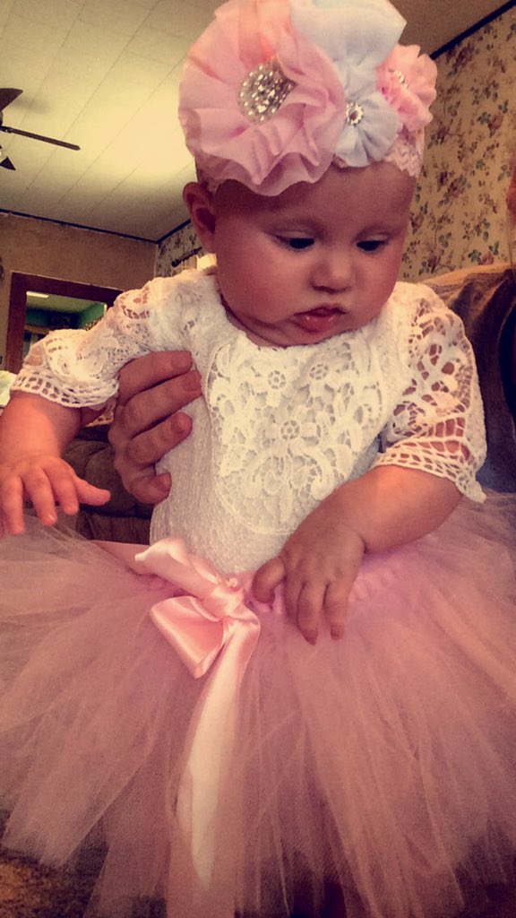 T_Hansel_Gretel's tweet photo. Wanna see perfection and heart melting... Oaklyns wedding outfit ๐๐๐ #flowergirl #SmithPutARingOnIt #JKS https://t.co/gkUb5D5MmC