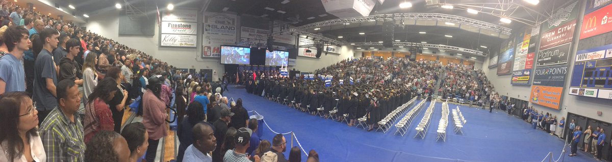 MalHoyle's tweet photo. "We Live Baby" #csubgh2017 https://t.co/nJaO3ubSDl