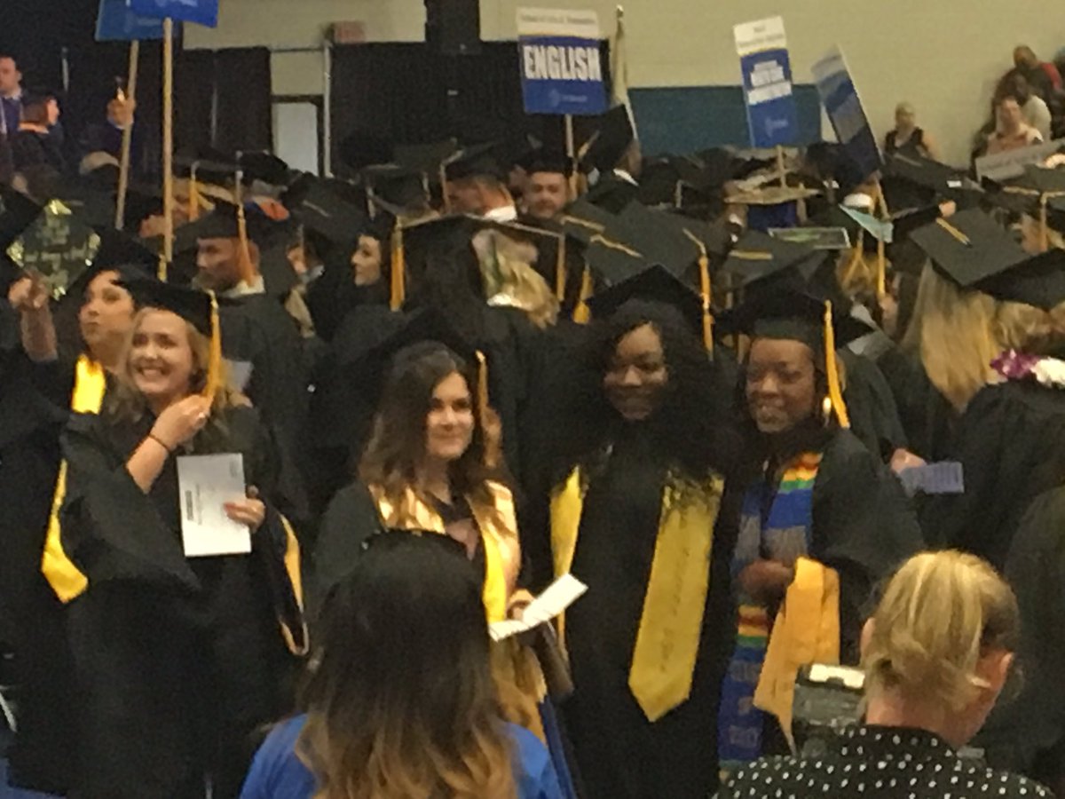 MalHoyle's tweet photo. "We Live Baby" #csubgh2017 https://t.co/nJaO3ubSDl