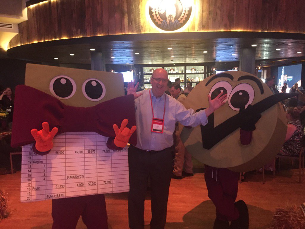 Kellblog's tweet photo. Tic and tie rocking Nashville #haworld "I am your creator" https://t.co/M6T6ArczaO