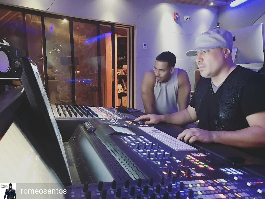 RomeoSantosARG's tweet photo. Ya no falta  nada! Se viene  lo mejor  lo que todo #romeista espera! #Golden 💪
@RomeoSantosPage #romeosantos 👑 https://t.co/5K0C30ZrLF