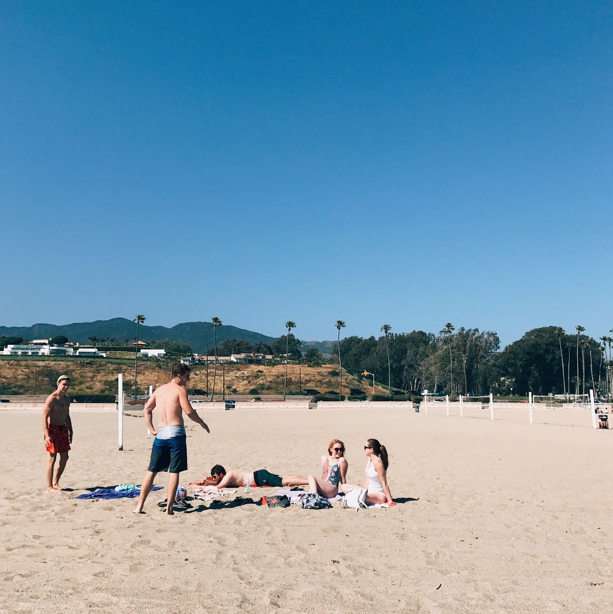 SadeKatarina's tweet photo. good friends good waves &amp; malibu 🌼 https://t.co/URyhAZUeAy