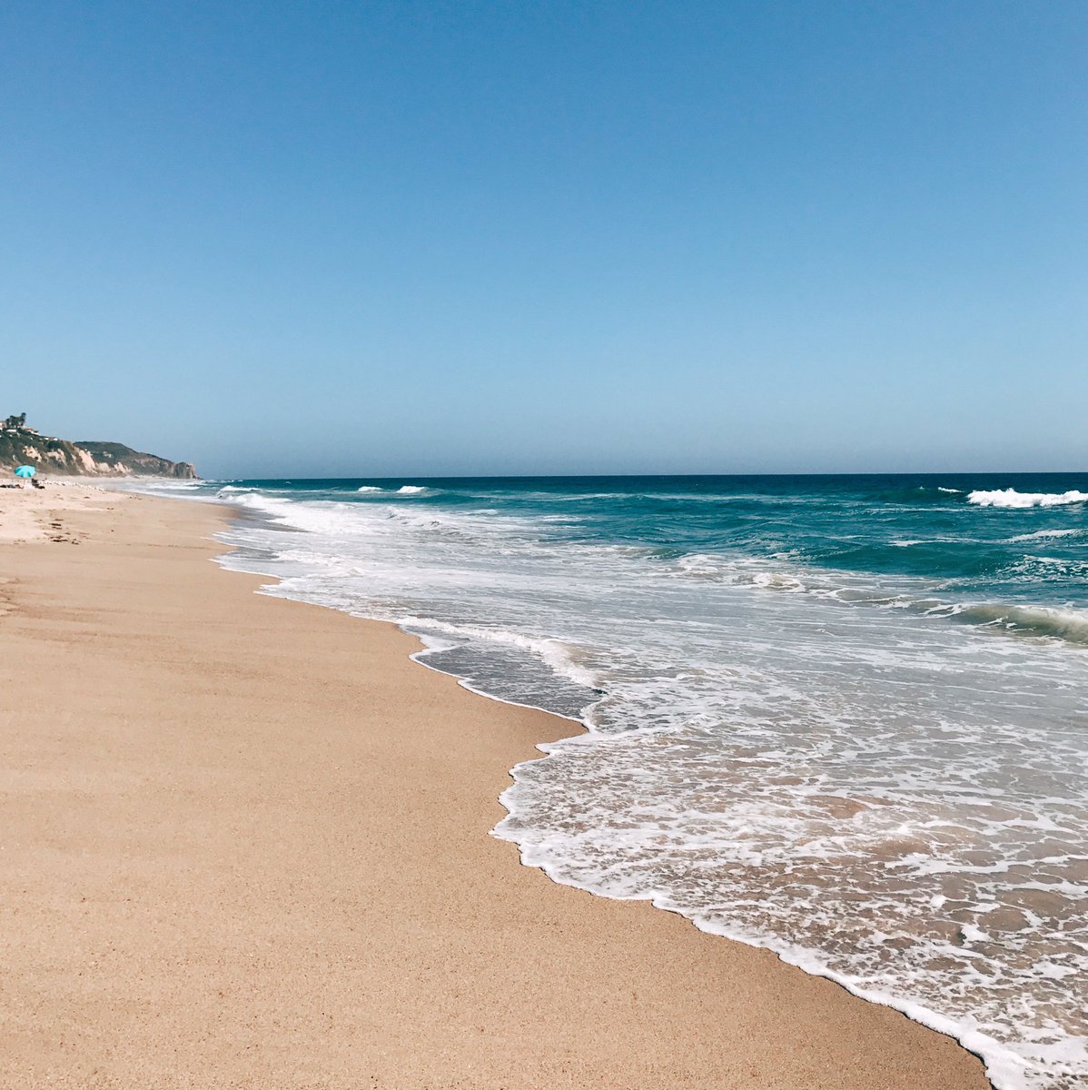 SadeKatarina's tweet photo. good friends good waves &amp; malibu 🌼 https://t.co/URyhAZUeAy