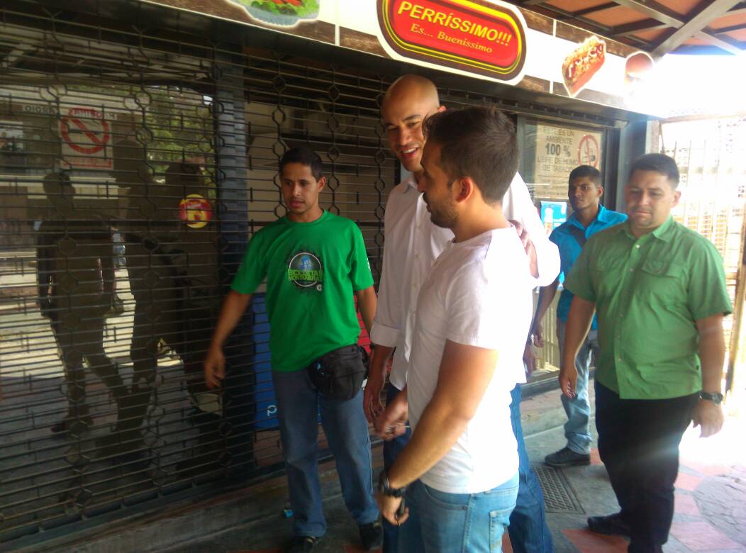 FlacoDeLasRedes's tweet photo. El pueblo no caerá en las provocaciones del fascismo, con paciencia y trabajo #RecuperemosMiranda. #MirandinosQueremosPaz https://t.co/FMIYYqJryB