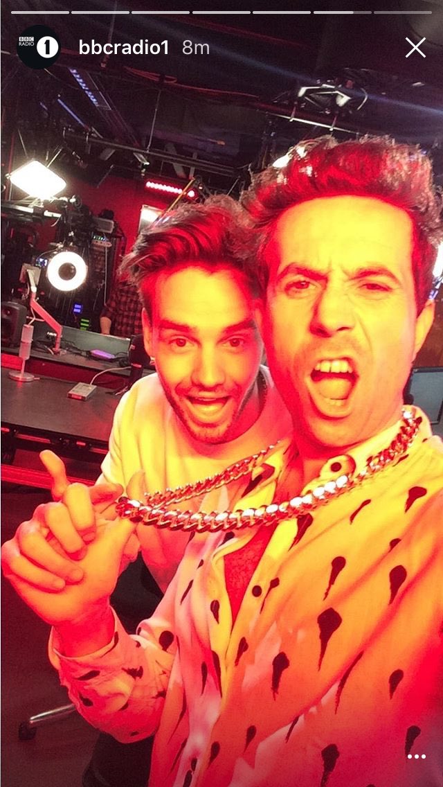 Roxanne_1D's tweet photo. The excitement in @grimmers ' voice about the Payne Chain is ๐๐#PayneChain #StripThatDown https://t.co/KCed9RwDmt
