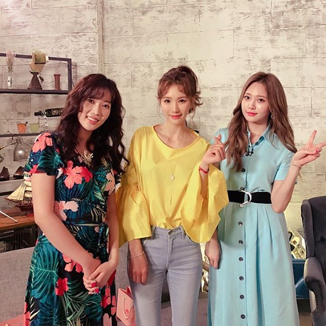 AfterSchoolTH's tweet photo. [ JUNG-A 's INSTAGRAM ] #뷰티바이블
#게스트 #애프터스쿨 #졸업생 #정아
#임수향
#걸스데이 #유라
즐거운시간👗💄
#쩡 #헤어 #제니하우스 #애리
#소리바다
#소바패션
#soostyle https://t.co/M1BYHib7Ma