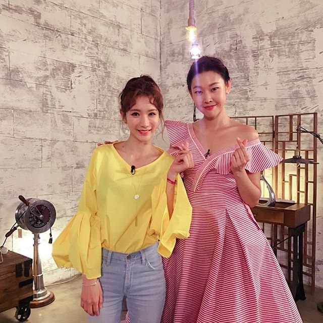 AfterSchoolTH's tweet photo. [ JUNG-A 's INSTAGRAM ] #뷰티바이블
#게스트 #애프터스쿨 #졸업생 #정아
#임수향
#걸스데이 #유라
즐거운시간👗💄
#쩡 #헤어 #제니하우스 #애리
#소리바다
#소바패션
#soostyle https://t.co/M1BYHib7Ma