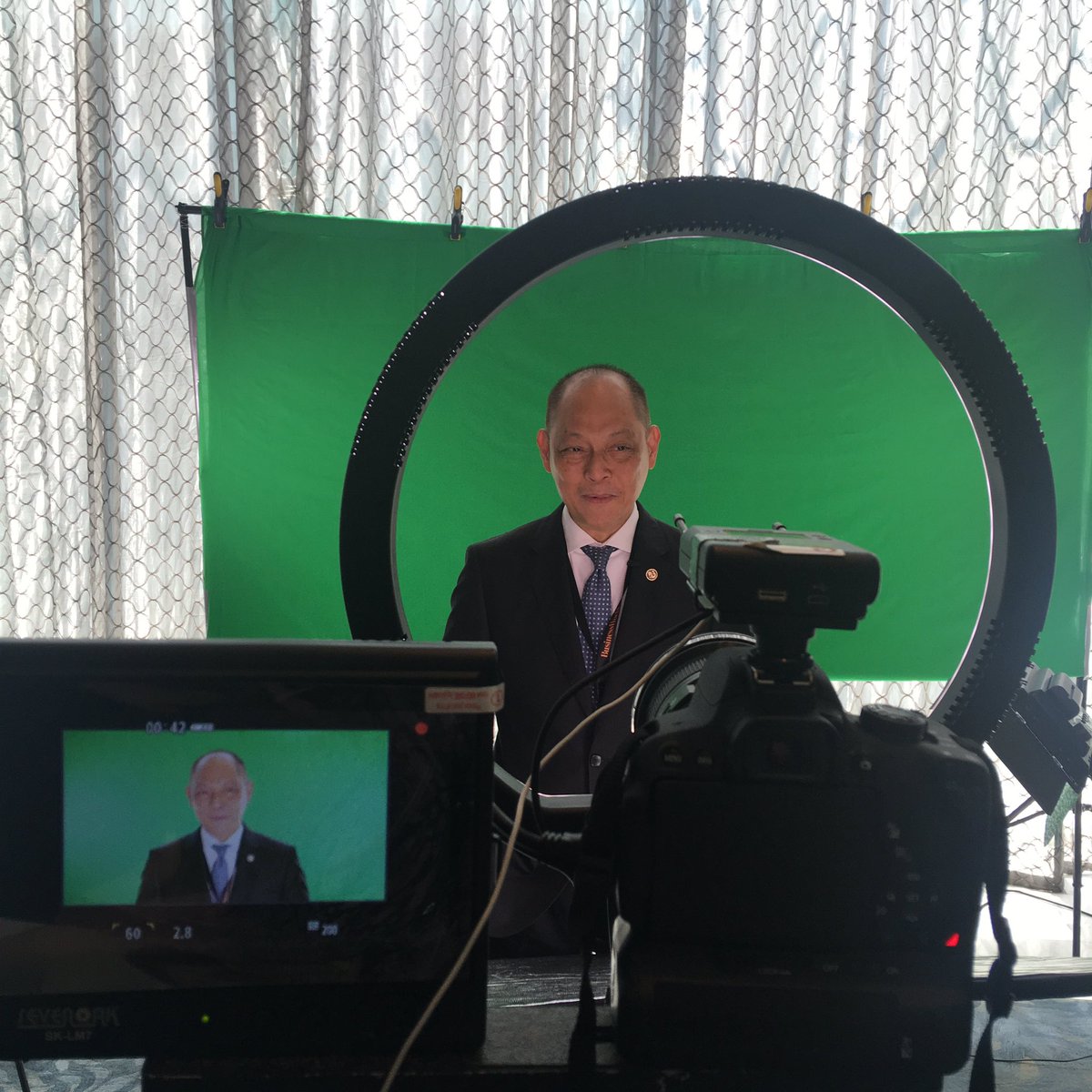 alealove's tweet photo. Sec Diokno at the @bworldph studio. #BWEconomicForum https://t.co/pIIkpGUHGF