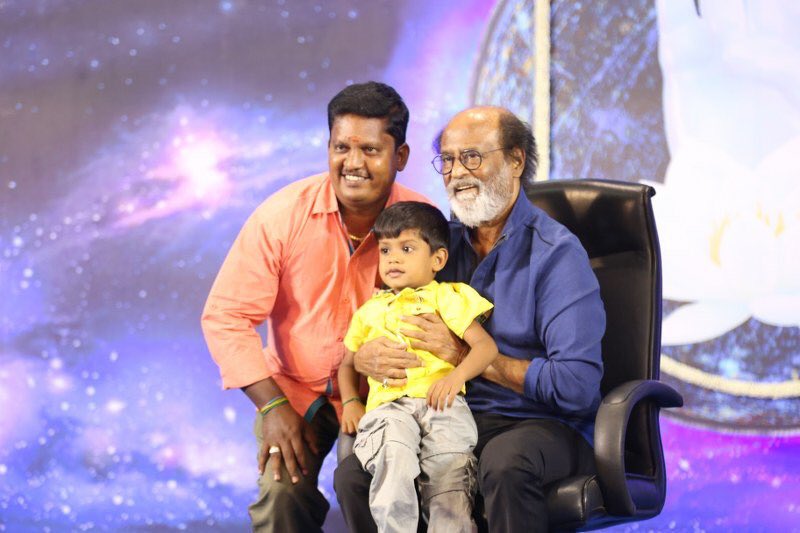 Southcinema1's tweet photo. #Thalaivar @superstarrajini at today's fans meet ( Day5) 
That style both in onscreen and off screen is unmatchable 🙏🏻

#RajinikanthFansMeet https://t.co/rBckjolsrH