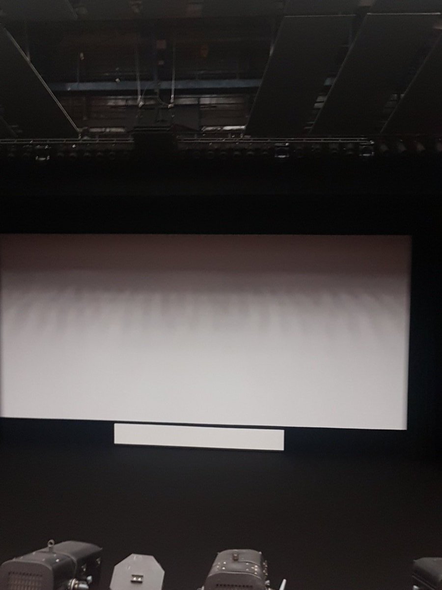#Okja  le projectionniste à trouvé la manivelle pour lever le rideau #Cannes2017