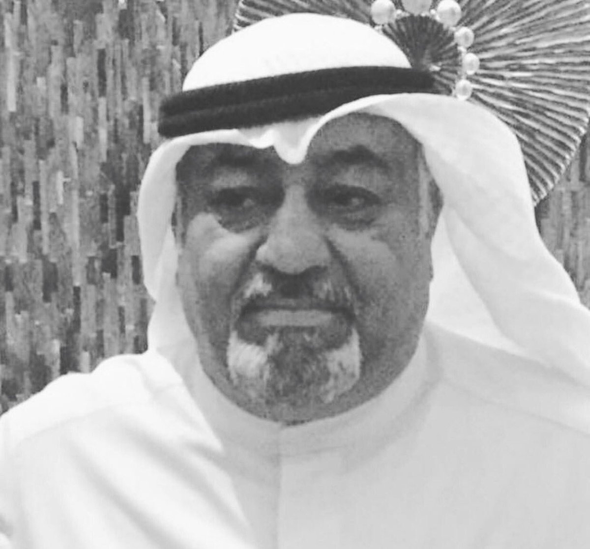 aliialsultan5's tweet image. يابوي شفتك ع كتوف الرجاجيل نايم
وانا الي خابر ع كتوفك تقوم رجال..