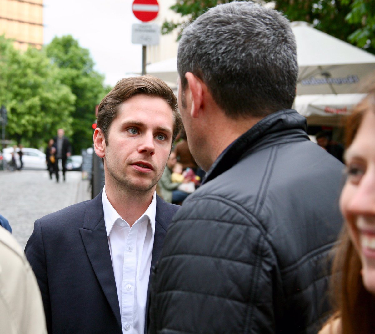 GrosBill92's tweet photo. @PAAngade rencontre concitoyens à Bruxelles. #FDE04 #EnMarcheBenelux #LREM #legislatives2017 https://t.co/mHACY1Js4H